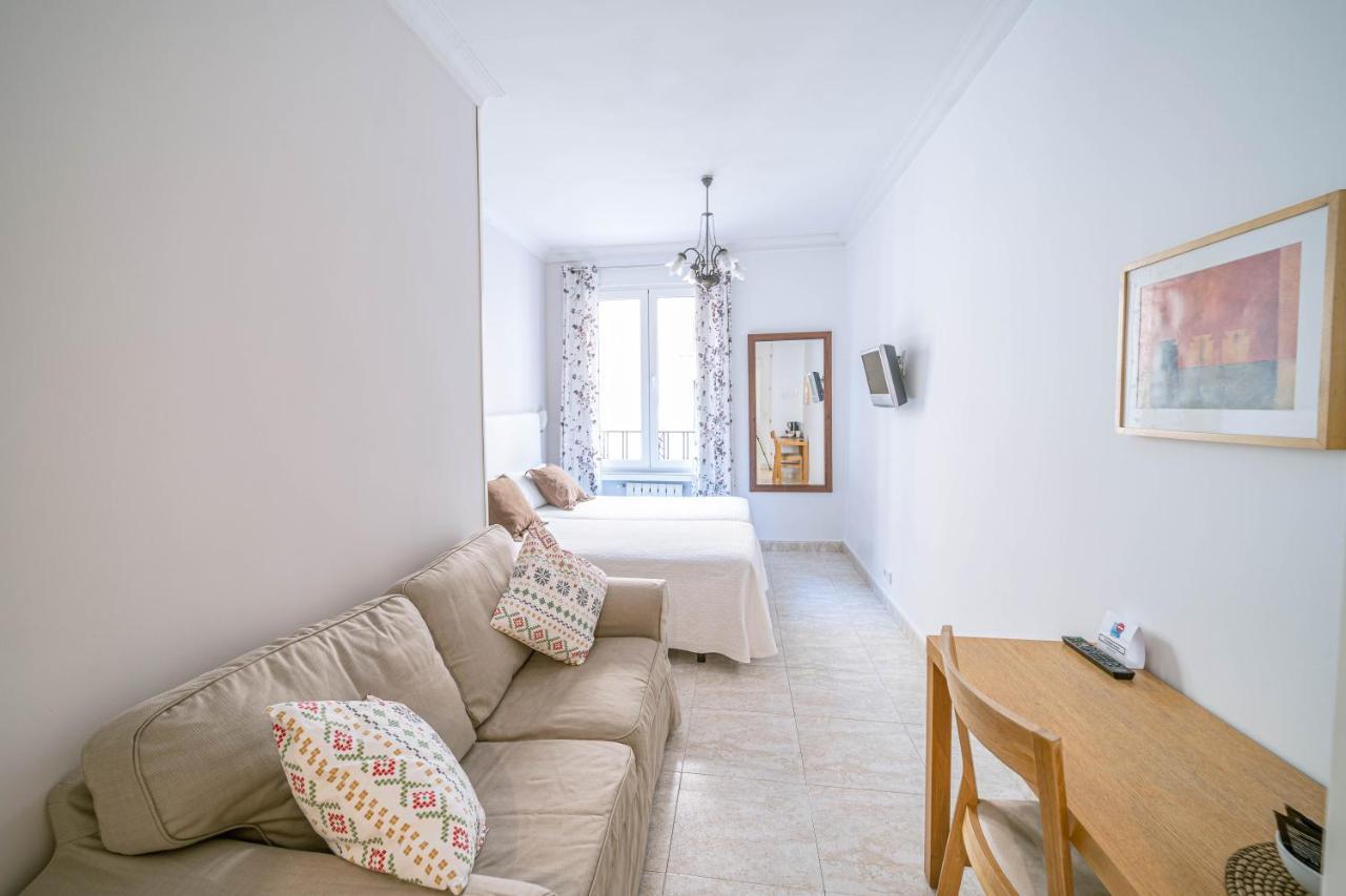 Hostal Barrera Madryt Zewnętrze zdjęcie