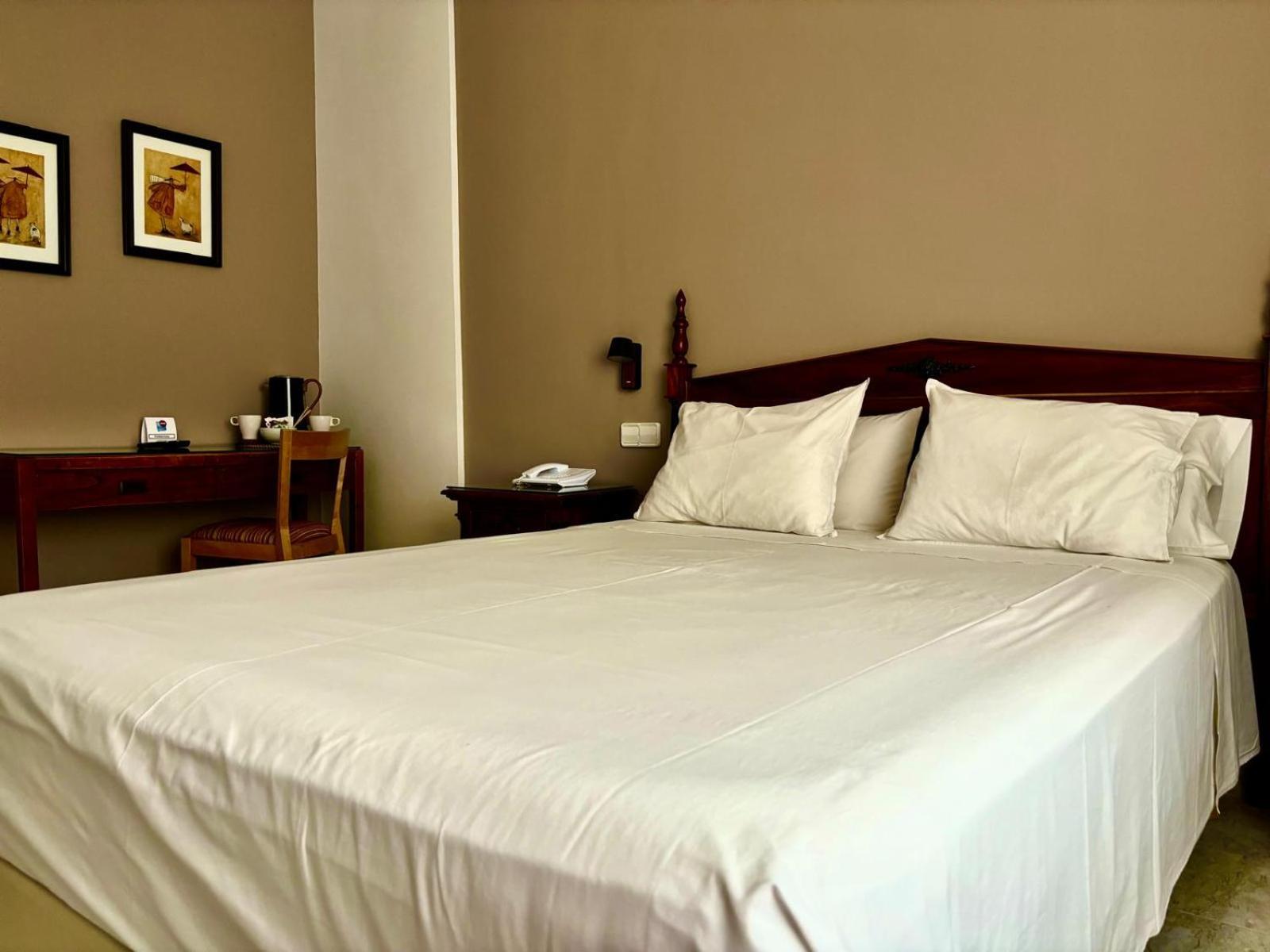 Hostal Barrera Madryt Zewnętrze zdjęcie