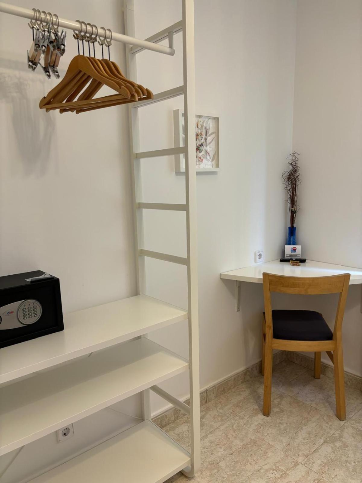 Hostal Barrera Madryt Zewnętrze zdjęcie
